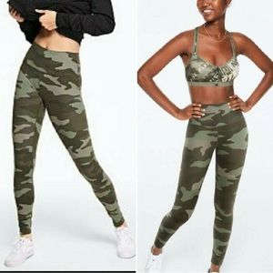 VS PINK Camo Ultimate Leggings Size Medium